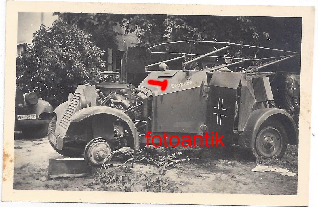 Foto 2 WK, Panzer, Spähpanzer, Kennung Leopard, Reifenwechsel,