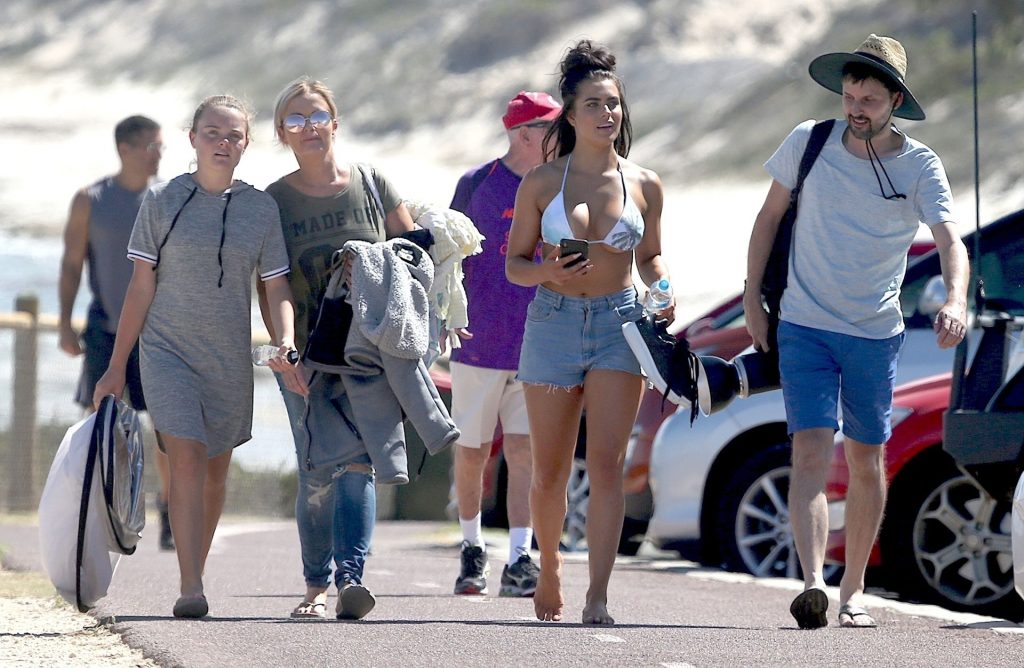 Holly-Young-Upskirt-STARS-com-55