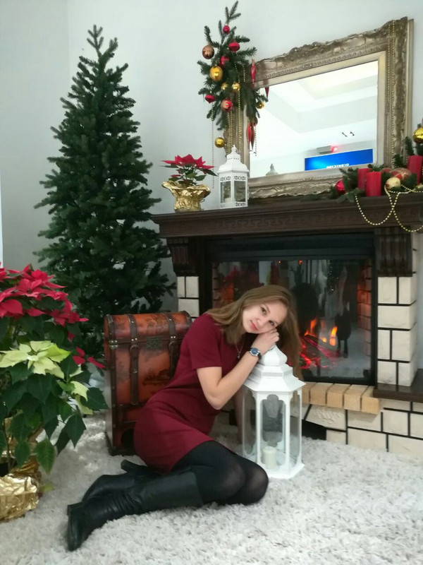 Бордовое платье