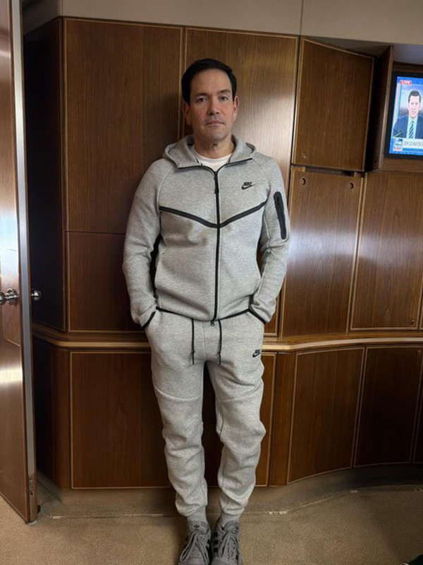 https://i.postimg.cc/mkmcwwvh/Secretary-Rubio-rocking-the-Nike-Tech-Venezuela-on-Air-Force-One.jpg