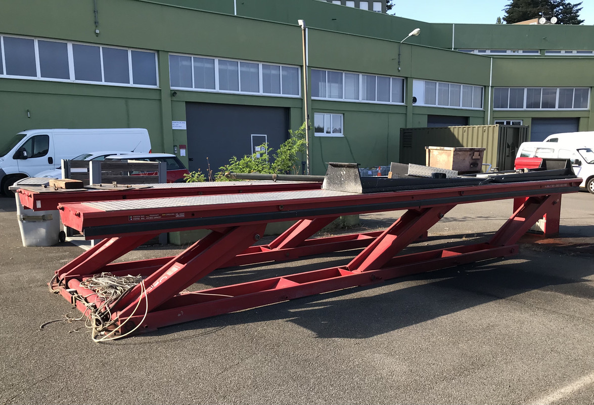 5B11161C-447C-4D82-8C4A-1F09F34F70B1