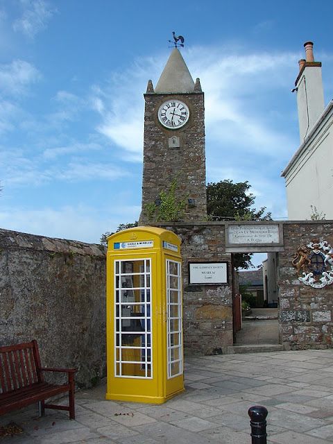 yellowphonebox.jpg