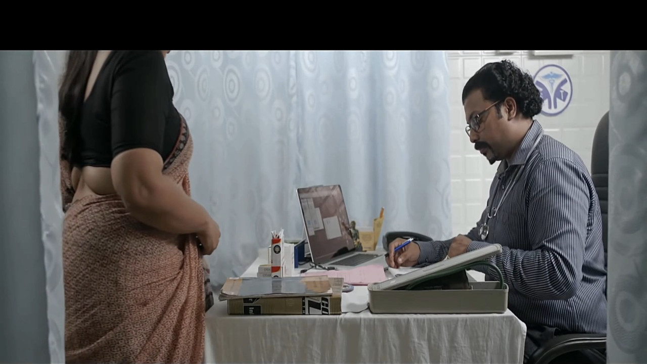 Mala Parvati Hot Navel Slips and Boobs in Saree.mkv_snapshot_00.38.690