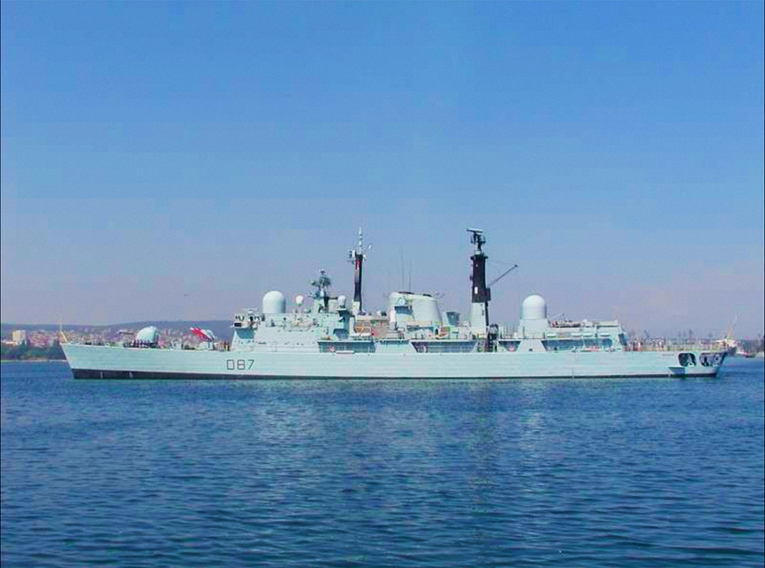 HMS Newcastle (D.87)-9