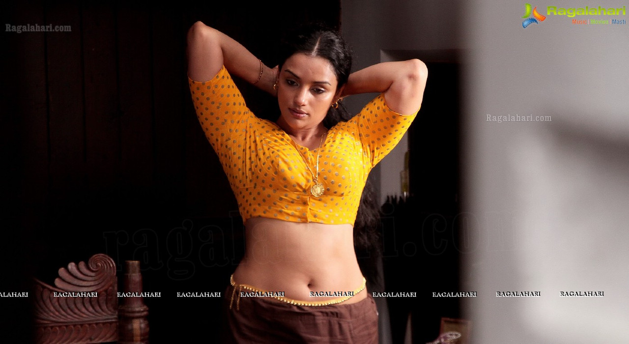 rathinirvedam-swetha-menon-hot-pics-posters19
