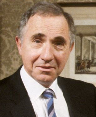 Sir-Humphrey-Appleby.jpg