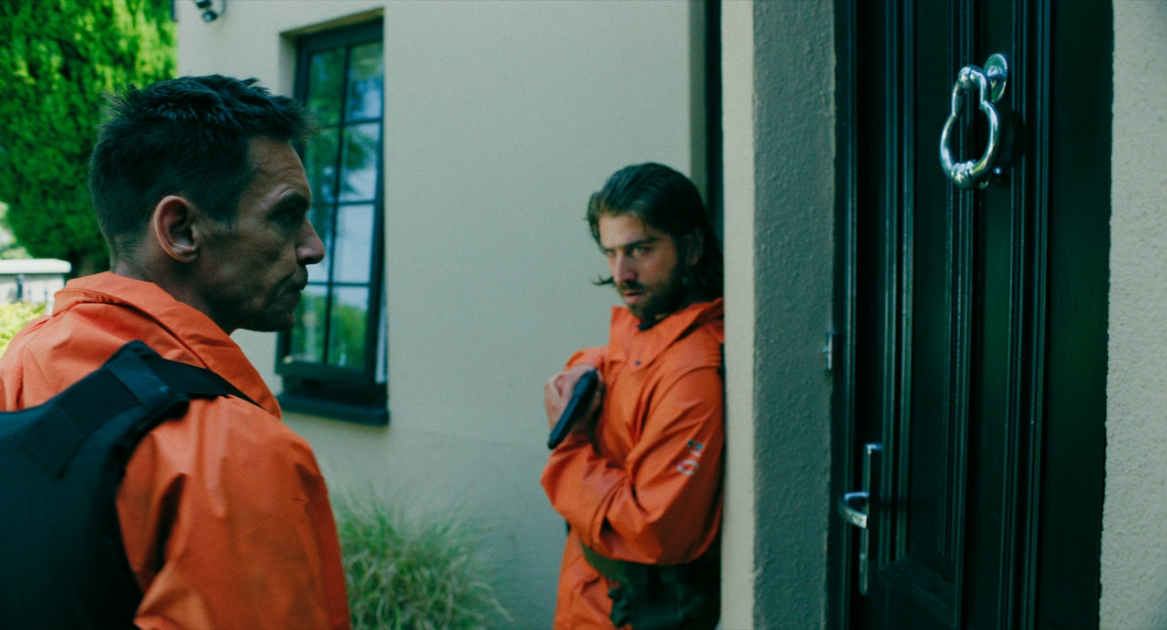 (Vietsub) The Clean Up Crew 2024 1080p AMZN WEB-DL DDP5.1 H264-FLUX.mkv_snapshot_00.56.29.386