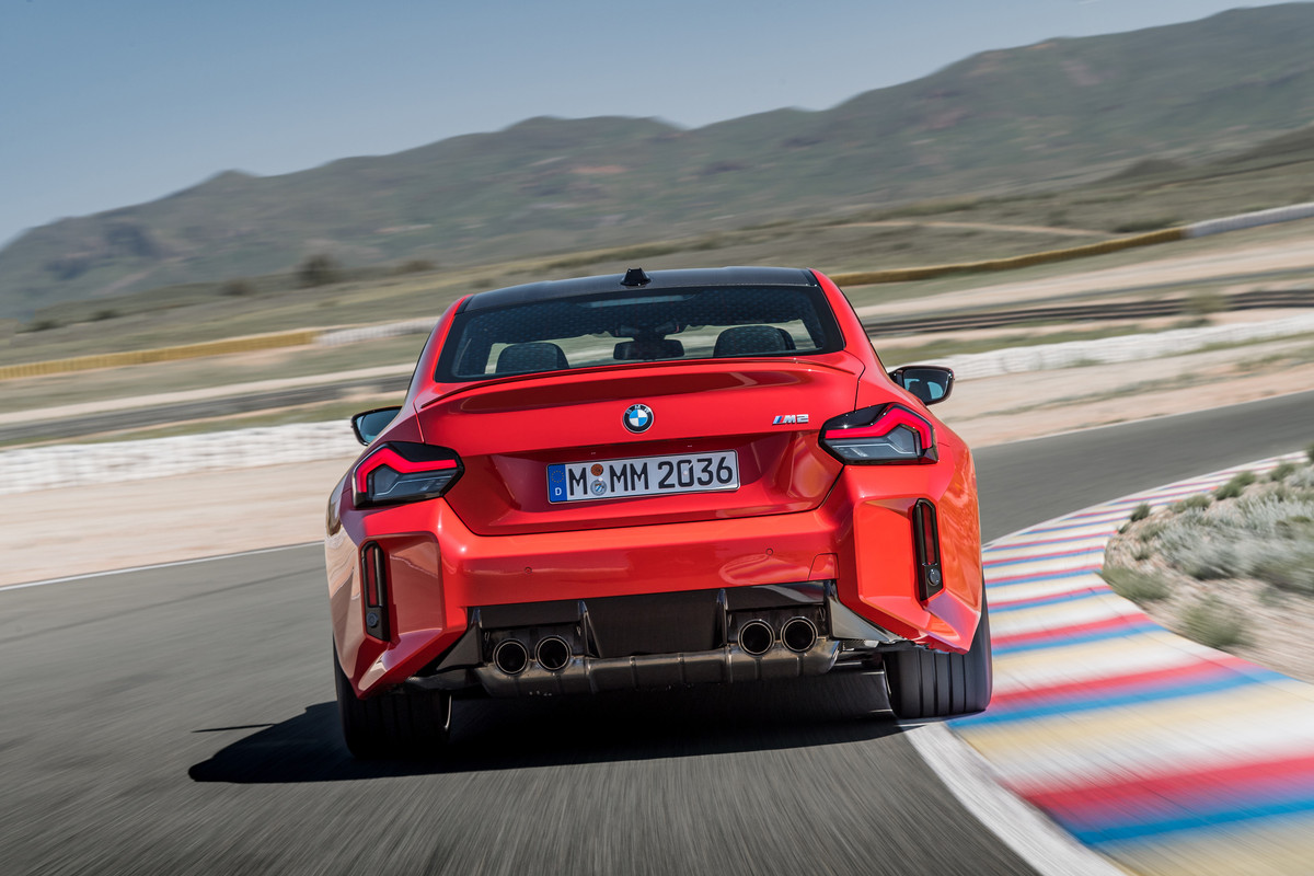 P90482748_highRes_the-all-new-bmw-m2-r