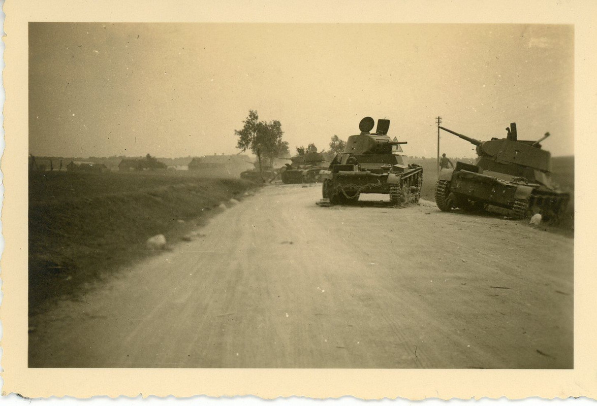 (0002)_TOP Russland Beute Panzer Tank T-26 Foto1