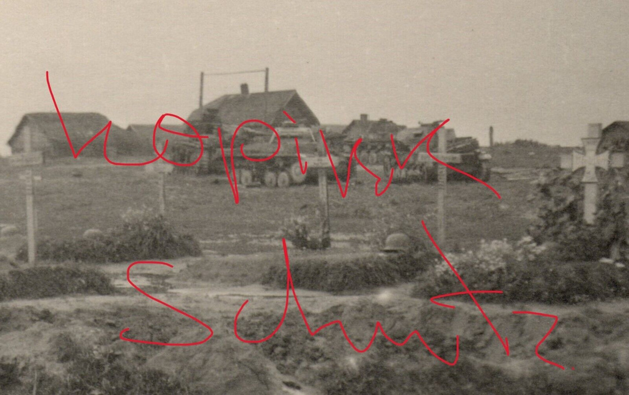 Wehrmacht Kfz Panzer Russland Ostfront Zerstörte PzKpfw Tank Friedhof Feldgräber1