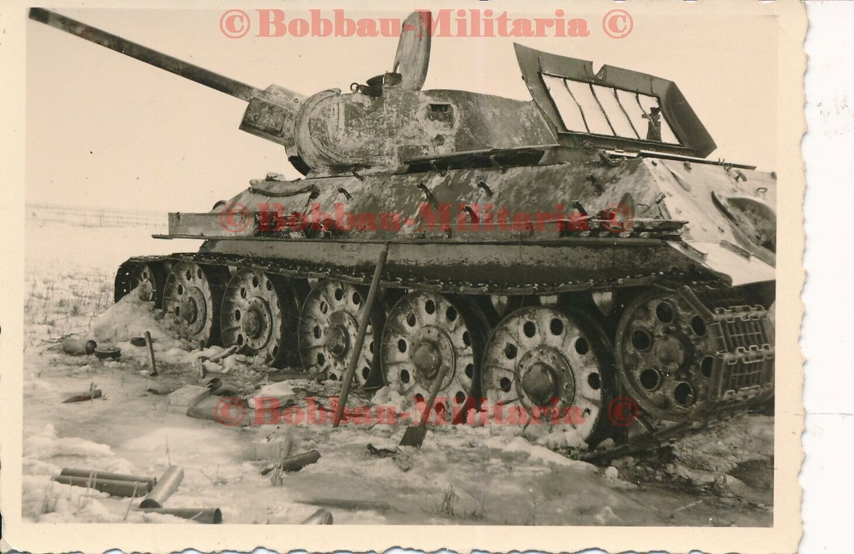 Russland Wehrmacht russischer T 34 Beute Panzer in weißer Winter-Tarnung
