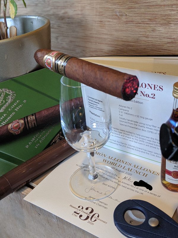 00100lrPORTRAIT_00100_BURST20200819183321181_COVER~2