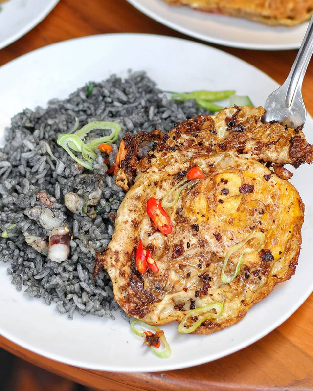 Anglo Wei, tempat makan nasi goreng enak di Surabaya untuk makan malam.