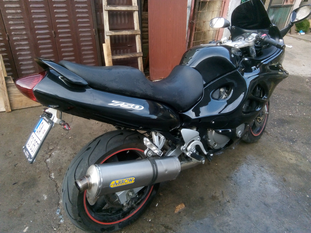 Suzuki GSXF 750 (8)