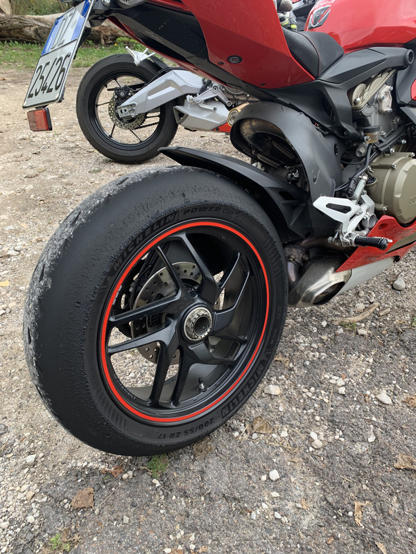 D5F62D94-23F4-4C5A-965B-24351500D973