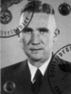 El Oberleutnant doctor Hanz-Albrecht Herzner El Oberleutnant doctor Hanz-Albrecht Herzner