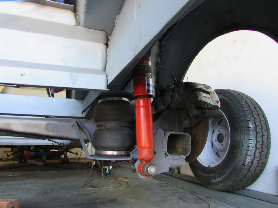 Reat shock fitment (2)