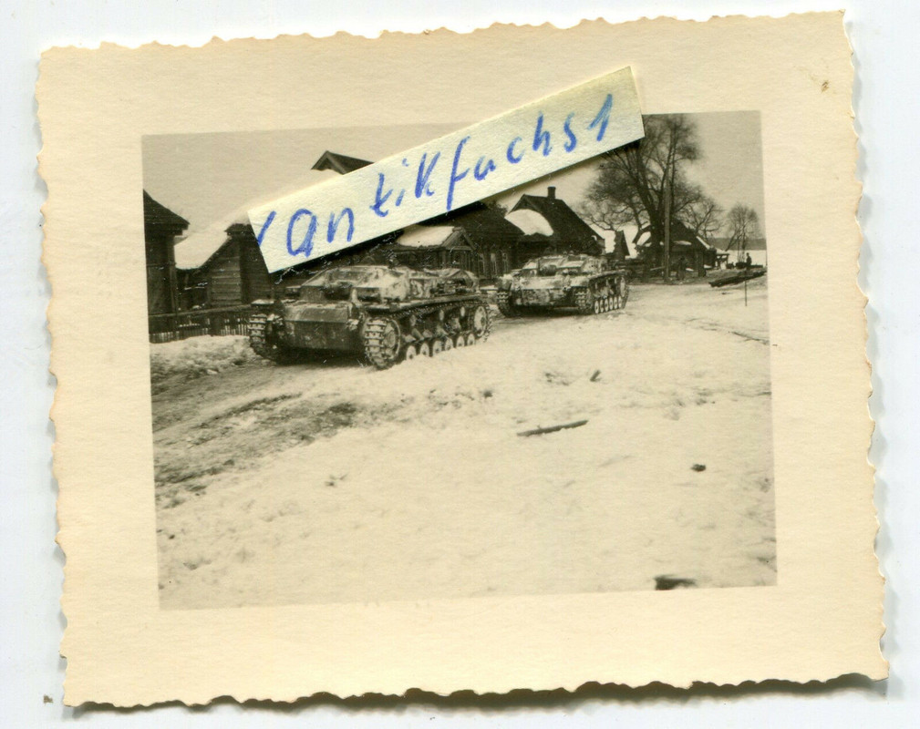 Sturmgeschütze im Winter an der Ost-Front