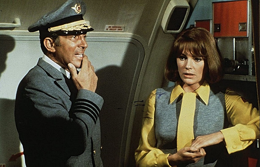 AIRPORT-CASINO-ROYALE-JACQUELINE-BISSET-4-FOTOR.jpg
