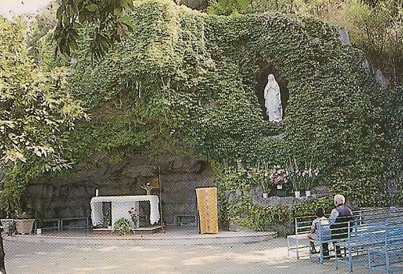 La Piccola Lourdes di Pianura (Na) dans Apparizioni mariane e santuari scansione0005