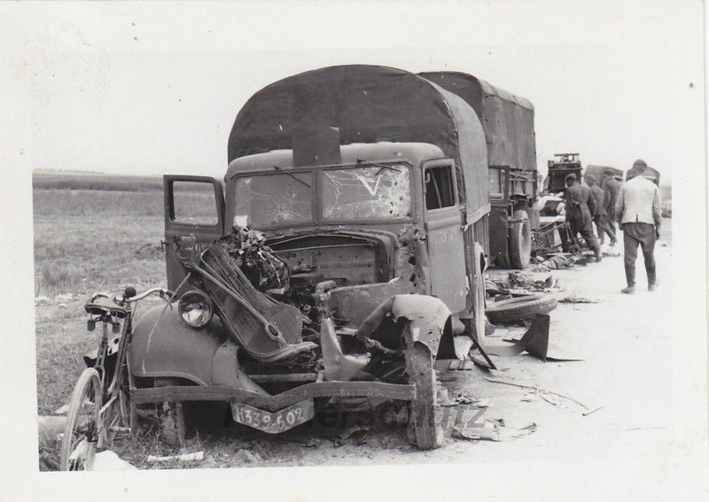 französischer LKW Renault Rückzugsstraße bei Aub
