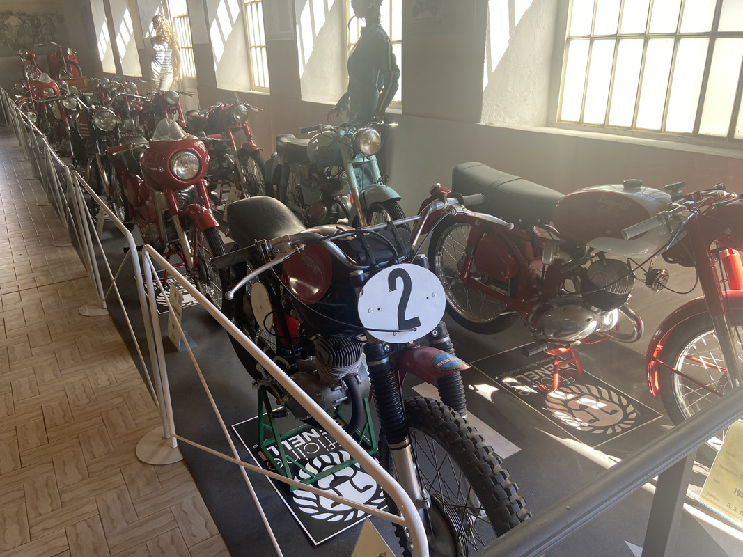 F4F7B26F-7CAD-4DD9-A93E-660CC536E403