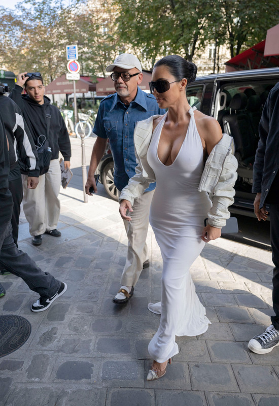 Kim Kardashian Cleavage White Paris32