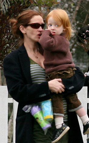   Foto på Julia Roberts  & hennes Son  Phinnaeus Moder