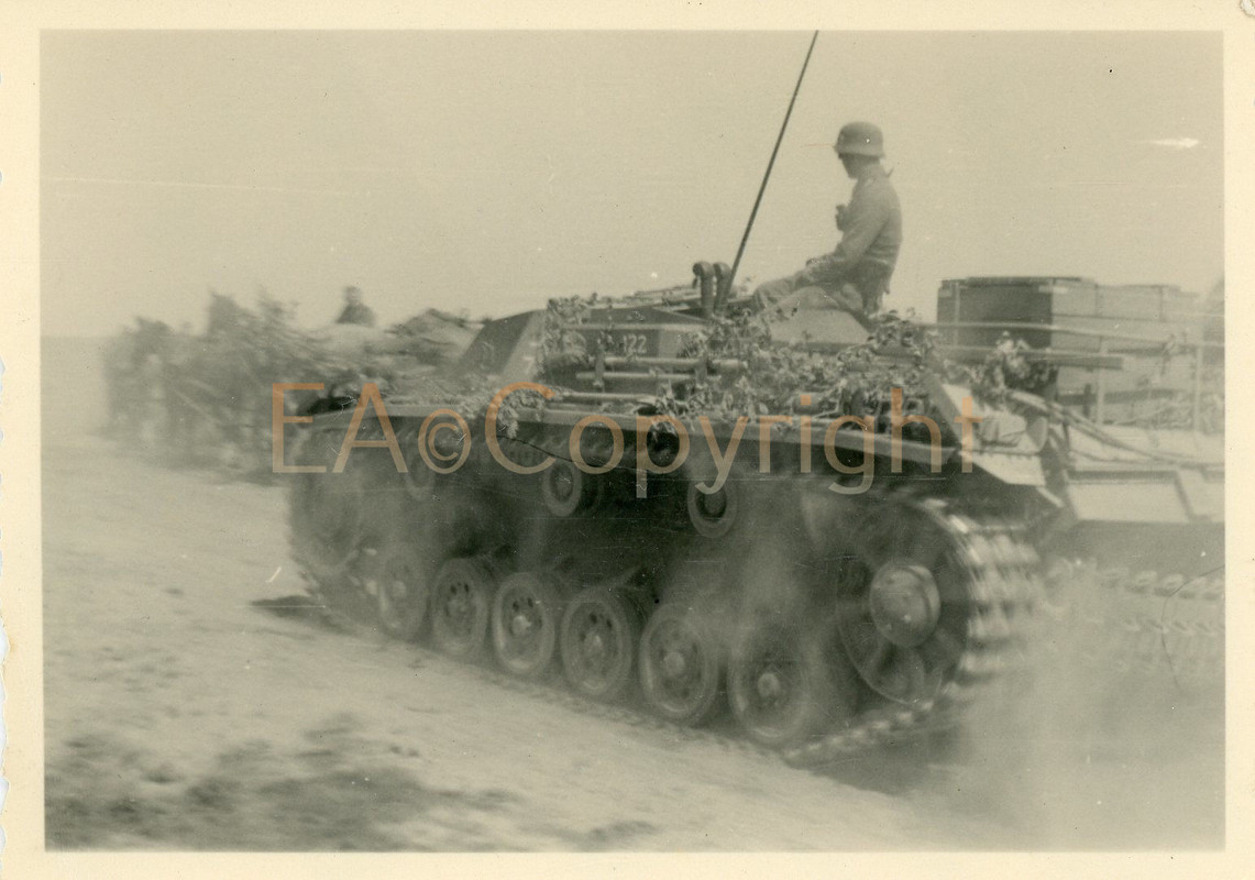 Russland Kämpfe Panzer Tank Vormarsch StuG Sturm