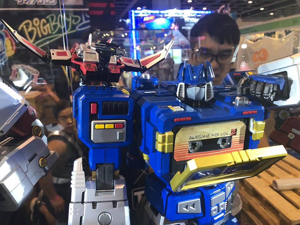 Toys-Alliance-Soundwave-07