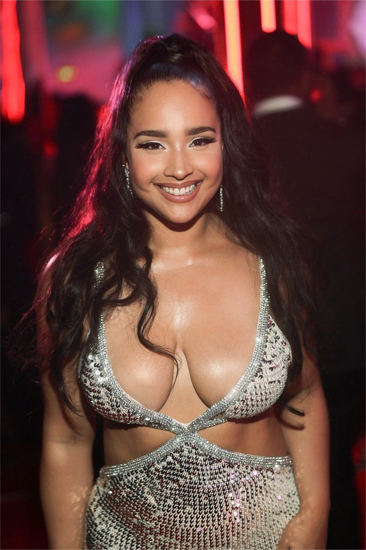 [Image: Fydswuua-MAAOl-Ap.jpg]