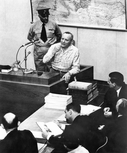 Zvi Pachter dando testimonio en el juicio de Eichmann