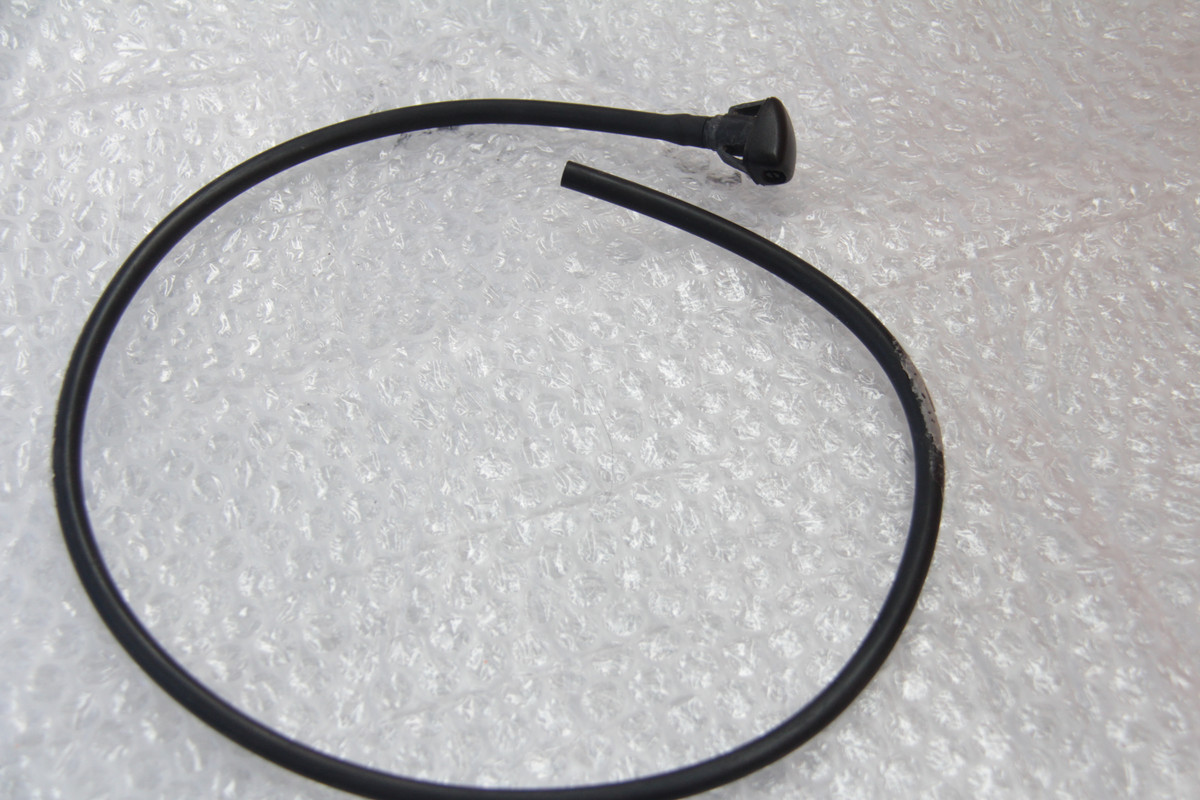 Форсунка омывателя стекла. Левая со шлангом (1)