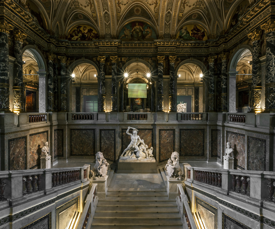 Kunsthistorisches-Museum-Wien-Prunkstiege.jpg
