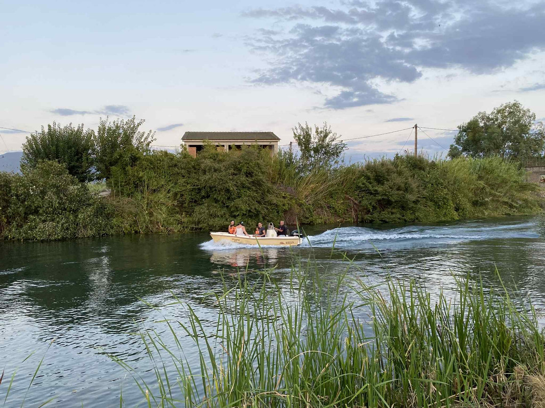 , Kalamata Pamisos River Action: &Omicron;&lambda;&omicron;&kappa;&lambda;&eta;&rho;ώ&nu;&omicron;&nu;&tau;&alpha;&iota; &omicron;&iota; &delta;&iota;ή&mu;&epsilon;&rho;&epsilon;&sigmaf; &delta;&rho;ά&sigma;&epsilon;&iota;&sigmaf; &mu;&epsilon; &sigma;&upsilon;&nu;&alpha;&upsilon;&lambda;ί&alpha; &alpha;&pi;ό &tau;&omicron;&upsilon;&sigmaf; &laquo;&Alpha;&kappa;&rho;&omicron;&beta;ά&tau;&epsilon;&sigmaf;&raquo; &kappa;&alpha;&iota; &tau;&omicron;&nu; &laquo;&Epsilon;&iota;&sigma;&alpha;&gamma;&gamma;&epsilon;&lambda;έ&alpha;&raquo;