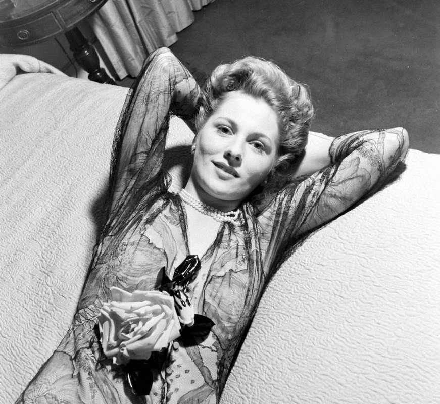 joan_fontaine_b07