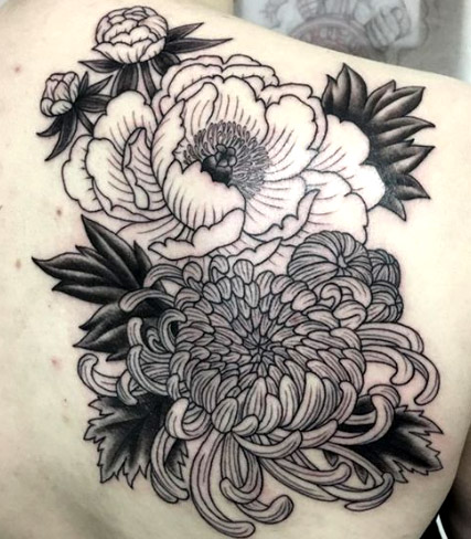 Black-and-white-flower-tattoo 512235 (17)