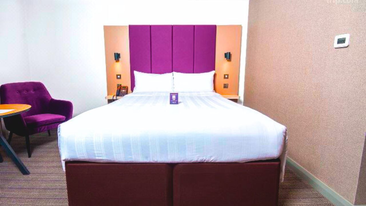 غرفة فاخرة أخرى في فندق Premier Inn Dubai International Airport
