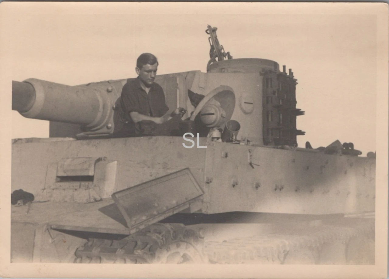 Foto Schwere Panzer Abteilung Panzer VI Tiger Turm FRA 1943 44 (MBF 99)