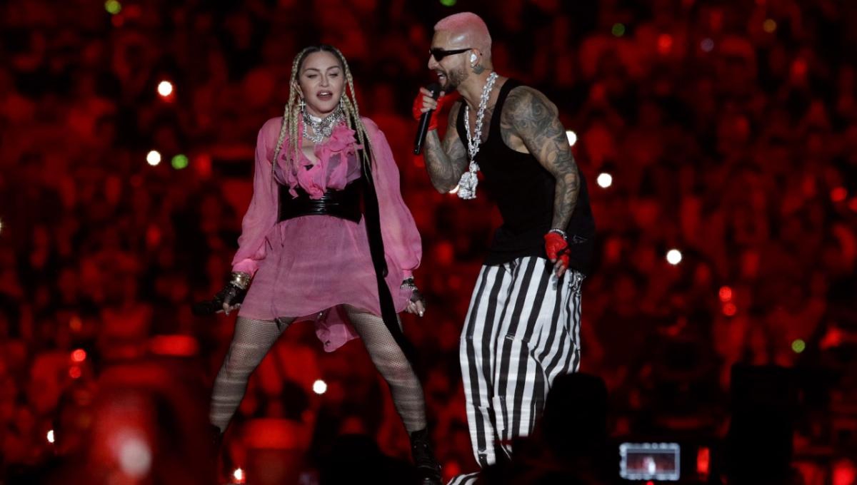 Maluma cierra concierto con Madonna y otros famosos artistas