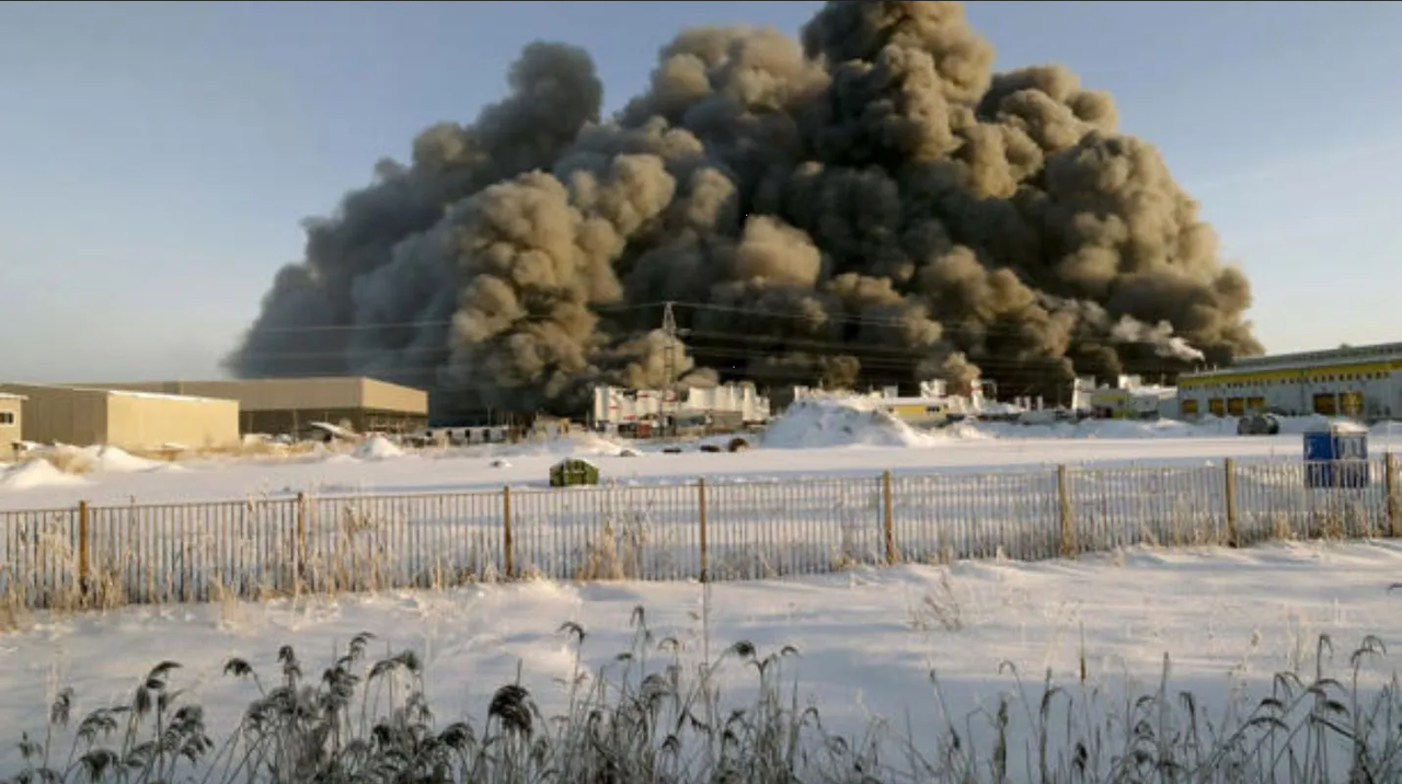 Almacén de Wildberries se incendia en San Petersburgo
