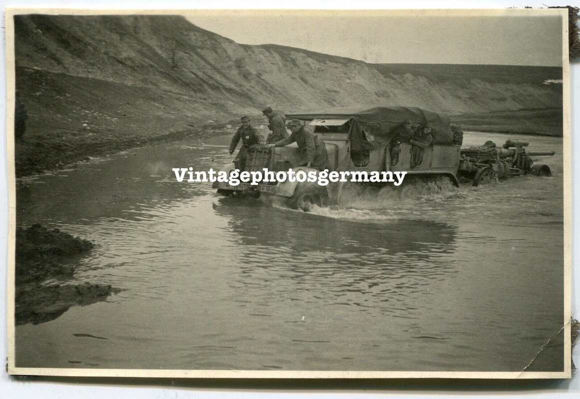 Foto schwere WH Halbkette Geschütz Schützenpanzerwagen Panzer SdKfz