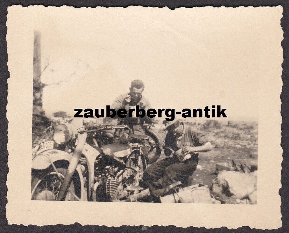 Foto Wehrmacht Soldaten mit Krad Motorrad machen Rast BMW Zündapp DKW
