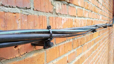 Прокладка СИП по утепленному фасаду