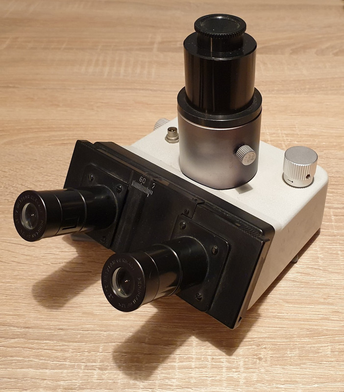 Leitz_Trinokulartubus_1_1200px