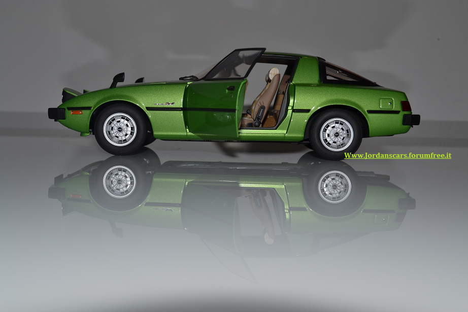 MAZDA-RX-7-SAVANNA-b