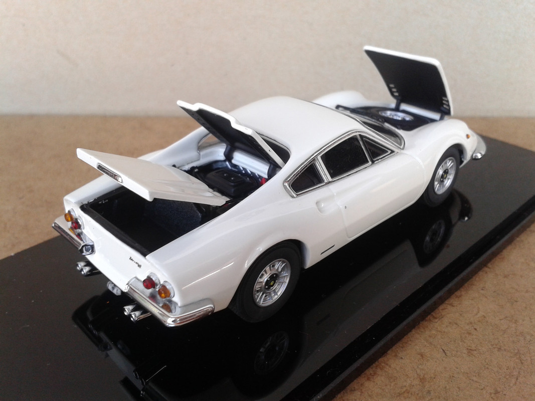 1969 Ferrari Dino 246 GT (Kyosho) (14)