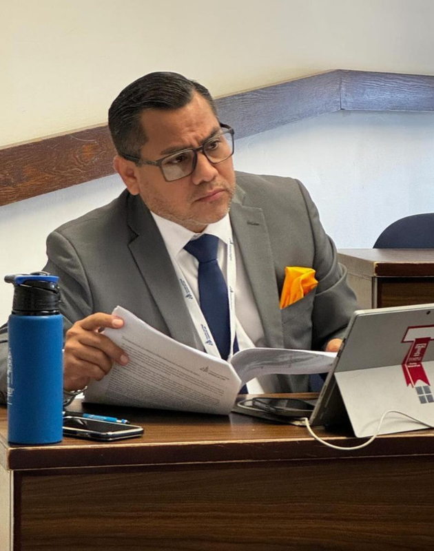 Ab. Marcos Solís (6)