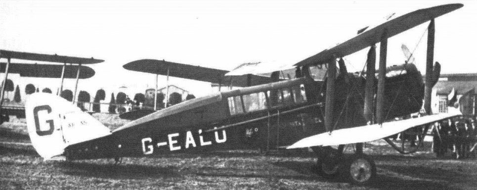 KLM menerbangkan layanan penumpang pertama yang dijadwalkan dengan Airco DH.16, G-EALU ini, dari Croydon ke Amsterdam, 17 Mei 1920.