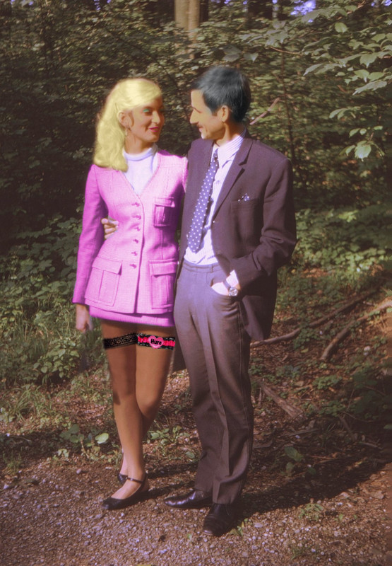 Der Ehemann präsentiert sich mit seiner Hure Andrea